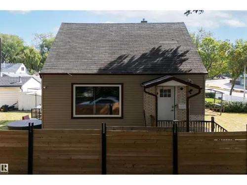 6014 120 AV NW, Edmonton - $330,000