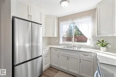 Interior photo 4 of 7929 95B AV
