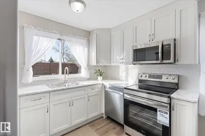 Interior photo 2 of 7929 95B AV