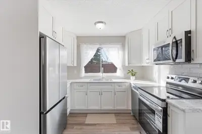 Interior photo 3 of 7929 95B AV