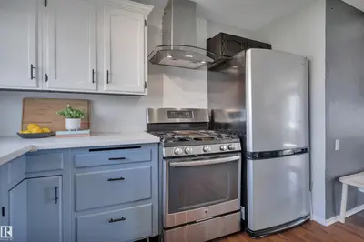 Interior photo 3 of 4316 53 ST