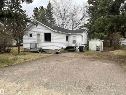 5333 & 5329 50 AV, Elk Point - $139,000