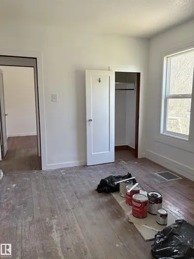 Interior photo 2 of 4622 50 AV