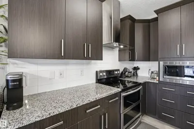 Interior photo 2 of 807 EAGLESON LINK LI NW
