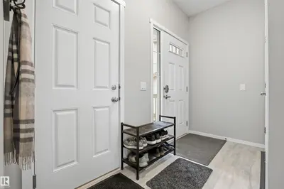 Interior photo 1 of 807 EAGLESON LINK LI NW