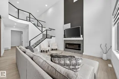 Interior photo 2 of 4413 39 ST