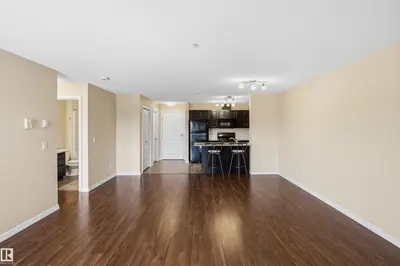 Interior photo 2 of #318 273 CHARLOTTE WY