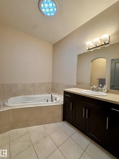 Interior photo 4 of 68 RUE MADELENE