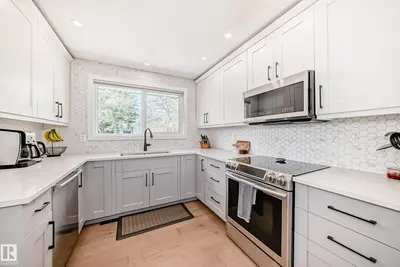 Interior photo 2 of 30 SUNNYSIDE CR