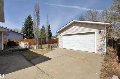 Interior photo 1 of 4804 42 AV