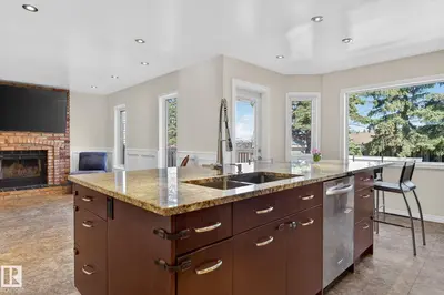 Interior photo 2 of 176 WAYGOOD RD NW