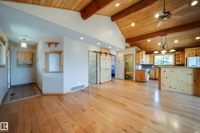 Interior photo 1 of 436 Lakeview DR