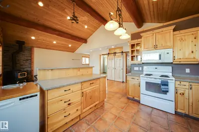 Interior photo 2 of 436 Lakeview DR