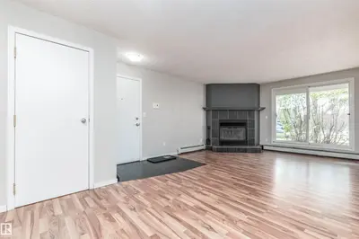 Interior photo 1 of #104 328 WOODBRIDGE WY