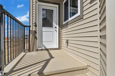 Interior photo 1 of 3116 8 AV SW