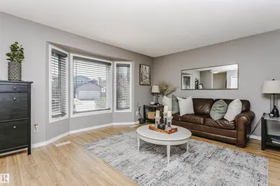 Interior photo 4 of 1044 106 ST NW