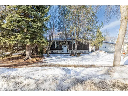 60 FAIR OAKS DR, St. Albert - $400,000