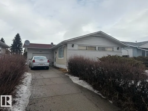 8816 137 AV NW, Edmonton - $345,000