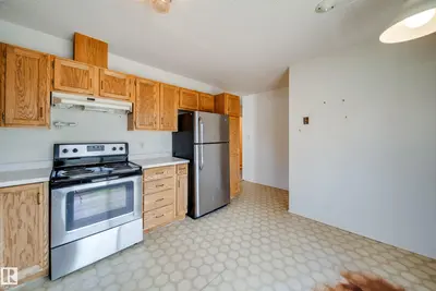 Interior photo 4 of 1030 106 ST NW