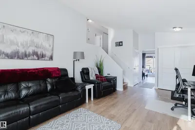 Interior photo 3 of 6 KINISKI CR NW