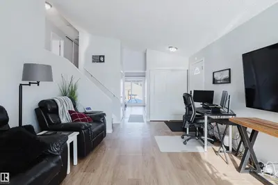 Interior photo 4 of 6 KINISKI CR NW