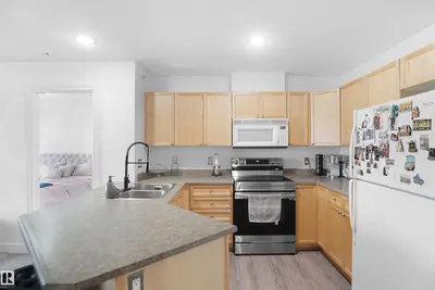 Interior photo 3 of #403 15211 139 ST NW