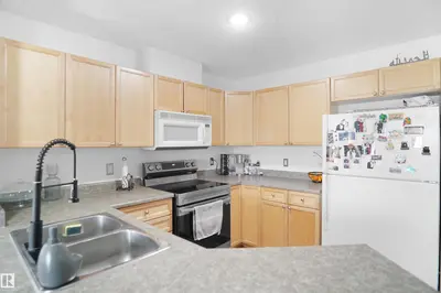 Interior photo 4 of #403 15211 139 ST NW
