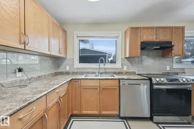 Interior photo 4 of 2 SCARBORO PL