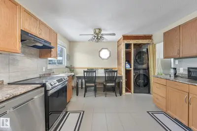 Interior photo 3 of 2 SCARBORO PL