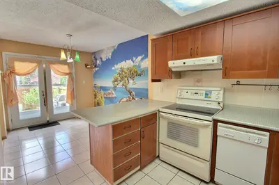 Interior photo 2 of 230 CHATEAU PL NW
