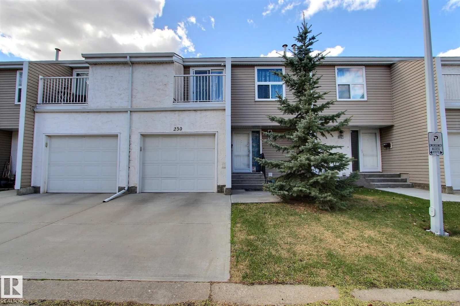 230 CHATEAU PL NW, Edmonton - 4 bedroom Townhouse for sale
