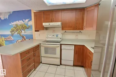 Interior photo 3 of 230 CHATEAU PL NW