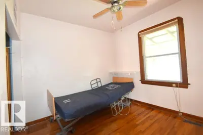 Interior photo 4 of 