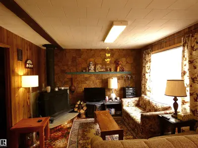 Interior photo 4 of 706 Meadow AV