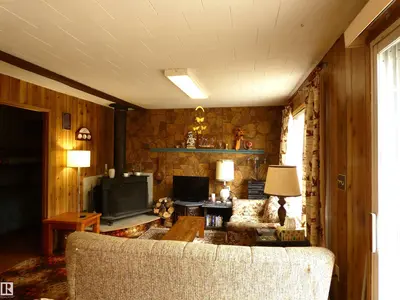 Interior photo 2 of 706 Meadow AV