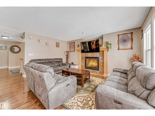 3236 26 AV NW, Edmonton - $565,000