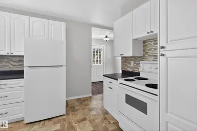 Interior photo 3 of 5409 49 Ave