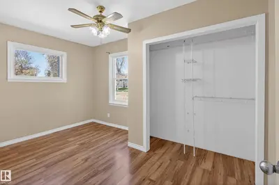 Interior photo 4 of 5409 49 Ave
