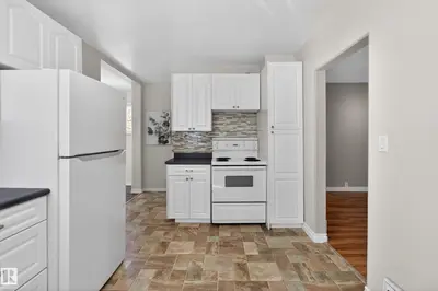 Interior photo 2 of 5409 49 Ave