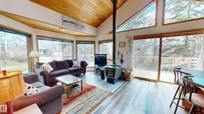 Interior photo 4 of 9 53002 RGE ROAD 53