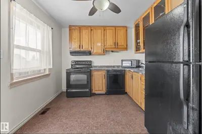 Interior photo 2 of 818 11 AV