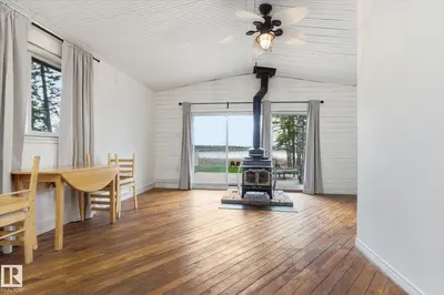 Interior photo 3 of 299 Lakeshore Drive