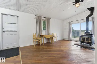 Interior photo 4 of 299 Lakeshore Drive