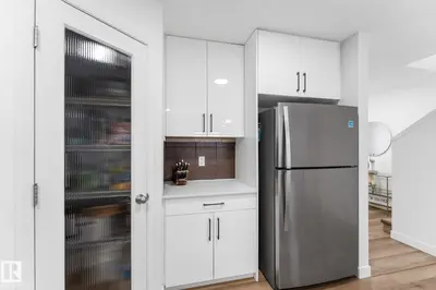 Interior photo 4 of 802 MCLEOD AV