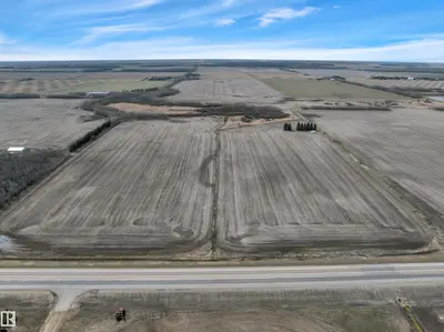 Interior photo 2 of Hwy 44 Twp Rd 541