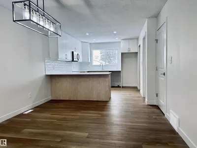 Interior photo 1 of 