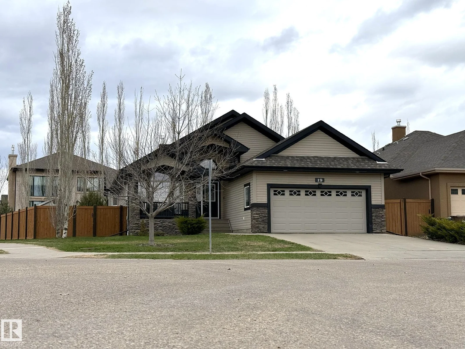19 NEWTON PL, St. Albert - 4 bedroom Detached Single Family for sale