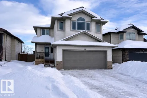 5112 159 AV NW, Edmonton - $589,000