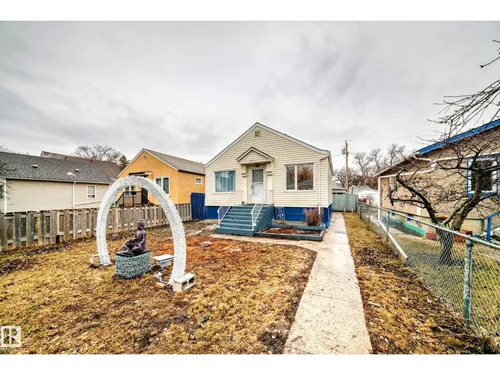 9221 110 AV NW, Edmonton - $279,000