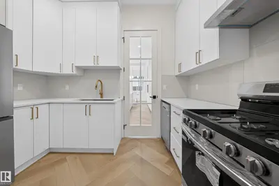 Interior photo 4 of 132 29 ST SW